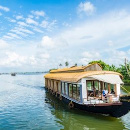 kerala tea plantation alleppey houseboat tour