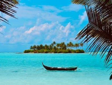 Luxury Lakshadweep travel guide India Magica Tours crystal clear lagoon